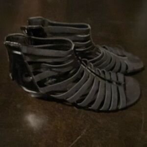 Aerosols black sandal